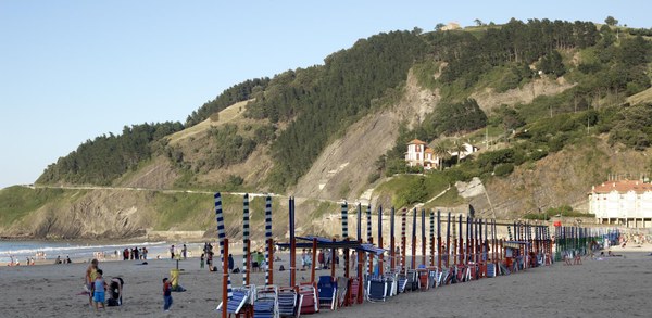 Las personas usuarias valoran positivamente las playas de Deba y sugieren mejoras para optimizar los servicios