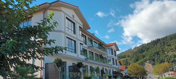 Hôtel Hiru Uhinak****